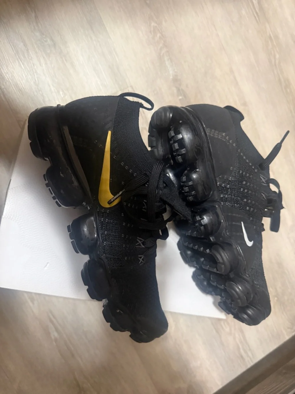 Nike Black and Gold Running Shoe Vapor-Style - Picture 6 of 10